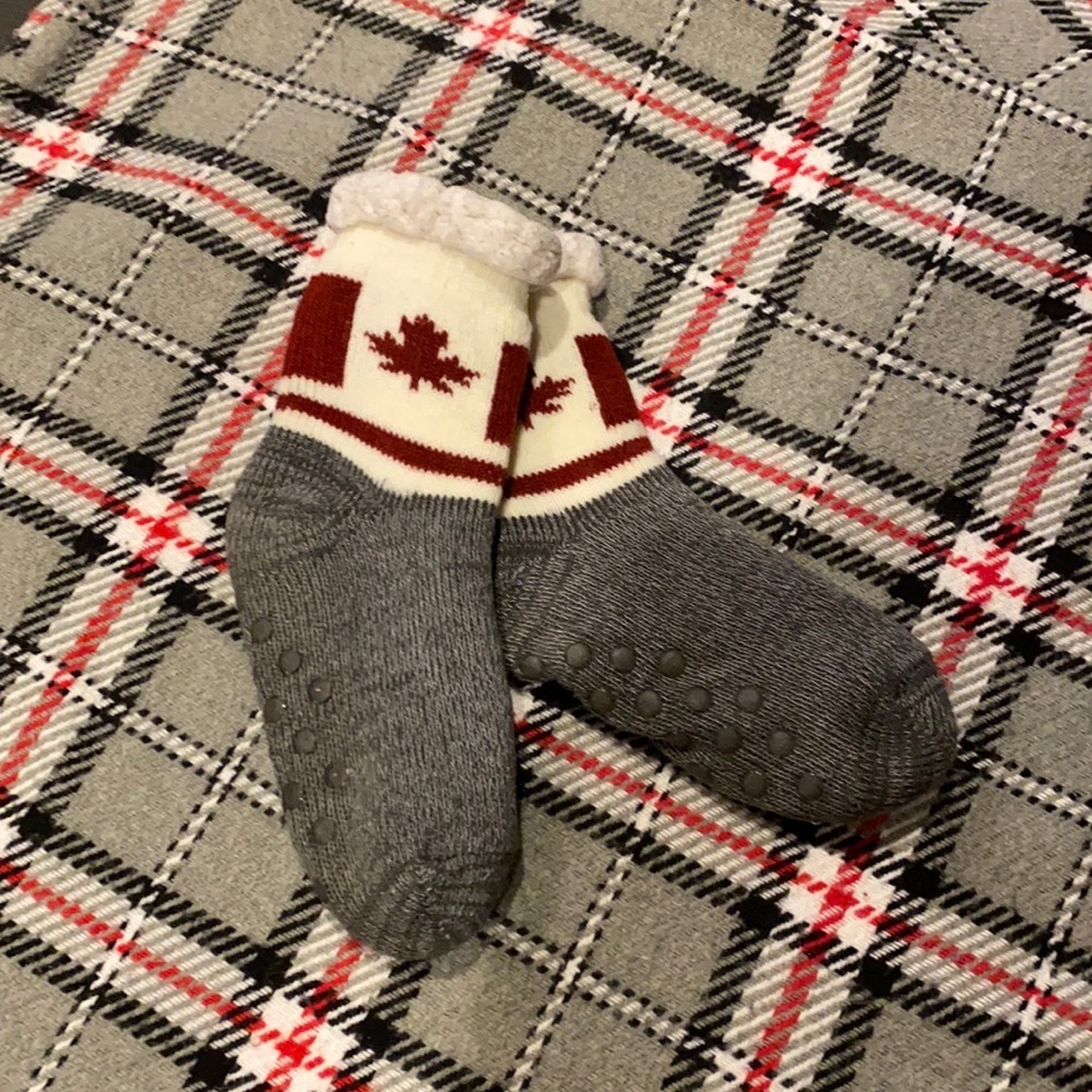 Abs “Canadian Maple” sherpa lined Grip Slipper Socks (pair # 1)